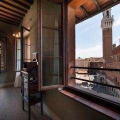 TORRE DEI LAMBERTINI WINDOWS ON PIAZZA DEL CAMPO - Residenza d'epoca