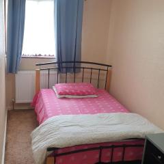 Private and Quite Room in Harlow