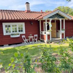 Idyllic retreat in charming log cabin near Kalmar