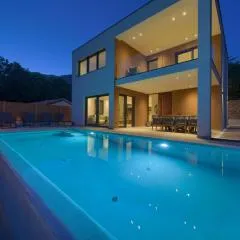Villa Viverum with heated salt water pool