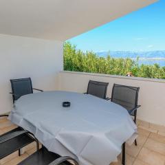 Beautiful Apartment In Nin With Kitchen