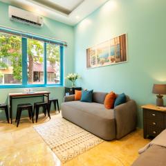 Lovely - Street View - Old Quarter - Train Street