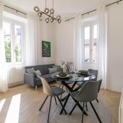 Welcomely - Lake River Apartment