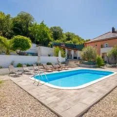 Lovely Home In Donji Prolozac
