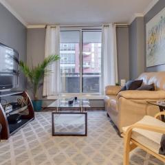 Chic Downtown Condo WiFi & Parking Included
