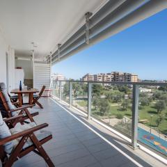 Kind Park - Sleek Apartment with Terrace & Parking