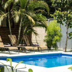 Casa Tulipan - Private 3bd, AC, Pool, Big Garden w' BBQ
