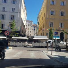 AJACCIO CATHEDRALE AU COEUR DE LA CITEE IMPERIALE POUR 3 a 4 PERS PROCHE DES PLUS BELLES PLAGES ET DE TOUTES COMMODITES PORT A 2MN