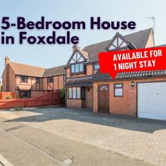 Foxdale's - 5 Bedroom House in Peterborough perfect for groups and families