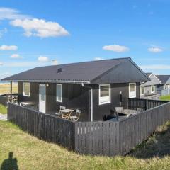 Family Holiday Home by North Sea