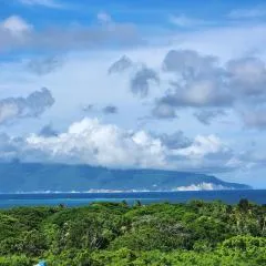 Penthouse Apartment with Bay and Mountain Views, Rooftop BBQ, AC, Fast WiFi, Near Saladilla Beach, Barahona