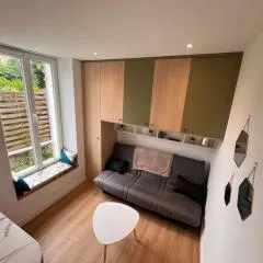 Studio Melun Peaceful Area 5 min to Train Station