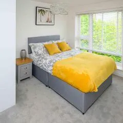 Luxury 5 Bedroom House With Parking