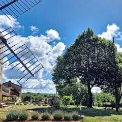 Les Curies - ludogîte, gîte et moulin avec piscine