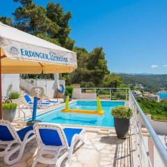 Cozy Apartment In Pucisca With Wifi