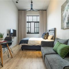 Modern Studio Apartment - CoWorking - City Views