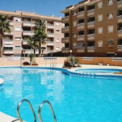 Apartamento con terraza, piscina y playa a 400m