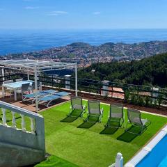 Studio Geek Villa - Open Space - 5m from 5 top attractions - Pool all year round, Dining Pergola, Barbecue - Funchal Matrix Holiday Home
