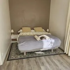 Beautiful F2 apartment 5 stops by train from Paris