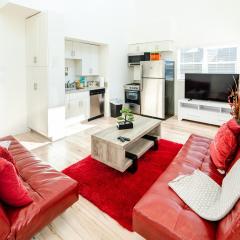 Modern 3 Bedroom 3 Level Loft in Hollywood Sleeps 10 Free Gated Parking Full Kitchen