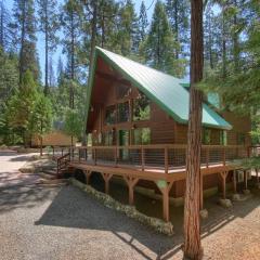 3 Springs Hideout- Updated family cabin with hot tub inside Yosemite