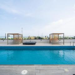 Luxury 2Bed with Rooftop Pool and Skyline View