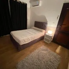 Privet room with Ac in an apartment 10 min away from Madinaty