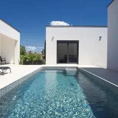 Villa Nauta - beautiful ground floor villa for 4 people with playground & sauna Pula