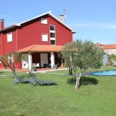 Apartamento en bloque vivienda con piscina y barbacoa a 15 min de la playa