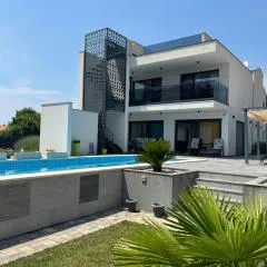 Villa Korina , Pomer