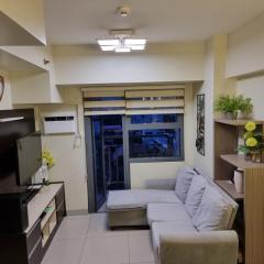 1BR Condo with Balcony at Horizons 101