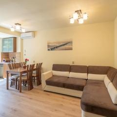 Top Location, Brand New 3 BDRM Apt & Free parking