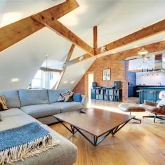 Very Spacious 2 Bdrm Flat