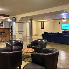 Luxury Guest suite with movie theater, Lounge and Gameroom