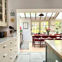 Tranquil Family Home - Frome
