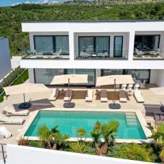 Luxury Villa 360 - private heated pool