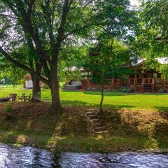 Take Me to the River - Toccoa River - Riverfront On Toccoa River, Easy Fishing Access, Hot Tub, Hammock, Fire Pit, Large Front Y