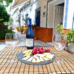 Típico y pintoresco patio de vecinos, con encanto