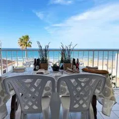 Beachfront, air con, private parking and lift