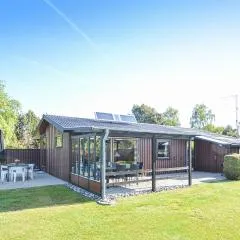 Cozy Home In Væggerløse With Kitchen