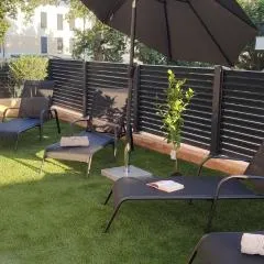 Sunny Oasis Apartment - high ground floor with sunny terrace & private garden!!