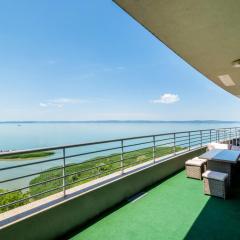 MyFlat Club 218 Panorama Wellness Apartment