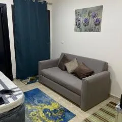 شالية غرفة مكيفة وريسبشن للعائلات بقرية جراند هيلز الساحل الشمالي الاتصال قبل تأكيد الحجز E46 grand hills