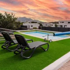 Villa Volcan2 Rural Private Pool la Oliva by Holidays Home