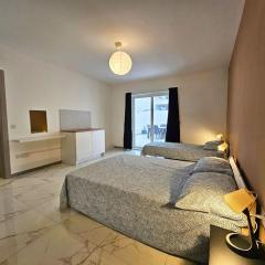 Sleeps 7 Spacious Apartment St Pauls Bay