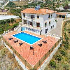 Dream villa with parking, private pool and see views