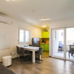 Baka Mara 4 - new and stylish