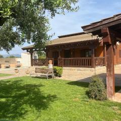Casa de madera con piscina en Cambrils