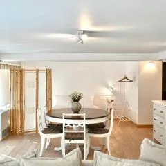 Bright and comfy apartment in the heart of Athens