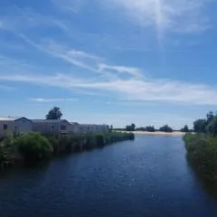 Mobil Home bord d'eau Camping 4 étoiles Les Viviers